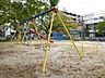 周辺：馬島大門西ちびっこ広場　大きなシンボルツリーが印象的な公園で遊具も充実しています。大人の方は紅葉を、お子様は落ち葉拾いも楽しめそう。 350m