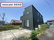 2階居室は2ドア1ルームの洋室が2部屋。仕切り壁を付けることで4つのお部屋を作ることができます。ライフスタイルに合わせてアレンジできるのは嬉しいですね。