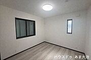 フローリングなので家具選びに困ることもなさそうです。※居住中につき、室内写真は一部画像加工を行っております。