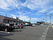 セブンイレブン大治町東條店　アメリカ合衆国発祥のコンビニエンスストア。パンだけでなく、お惣菜も美味しく、種類も豊富です。 550m