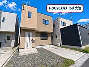 令和4年新築◎築4年の築浅物件が大治町長牧に登場しました♪太陽光搭載・オール電化◎間口にゆとりのある敷地で、駐車スペースは並列で2台可能。　※居住中につき、室内写真は一部画像加工を行っております。