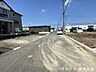 その他：2台の車がすれ違うことが出来る道幅です。車の出し入れもゆったりとする事が出来ます。