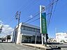 周辺：名古屋銀行 甚目寺支店 「ファミリーマート甚目寺萱津店」　スローガンは「Fun＆Fresh」。驚きやワクワク感を与えるべく、商品改革に取り組んでいる。カフェフラッペやフライドチキンが美味しいです…