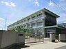 周辺：「甚目寺小学校」　教育目標「善く生きる子」の育成を目標とし、知・徳・体の調和のとれた人間形成を図るとともに、公共の精神を尊び活力に満ちた心身ともに健やかな児童の育成を図る。 1310m