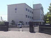 北里中学校【小牧市下小針にある公立中学校。目の前に小学校があり、小中で連携しやすく安心の環境です。学校HPでは行事や学校生活の様子を日々更新しており、活動が分かりやすい点も魅力です。通学も安心です】…