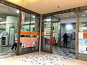 小牧桃花台郵便局【小牧桃花台郵便局は郵便物の発送・受取や貯金・保険など各種サービスに対応し、桃花台エリアの暮らしを支える身近で便利な公共サービス施設です。】 430m