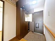 【シューズボックス】大容量で靴の種類や季節に応じて多くの靴を収納でき、家族全員分の靴を一箇所にまとめて管理できます♪またゆとりをもって収納をすることが出来るため、湿気を逃してくれます♪