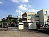周辺：篠岡中学校【小牧市の公立中学校。目の前に小学校があり、小中で連携しやすい環境です。周辺に公園があり、ドン・キホーテなどの商業施設も利用しやすい立地で、生活利便性の高いエリアです。】 610m