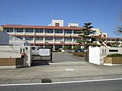 味岡小学校【小牧市の公立小学校で比較的児童数が多く活気ある学校。隣に中学校があり進学後も環境が変わりにくい安心の立地です。駅も近く通学や生活に便利。学校HPでは学校生活の様子を日々更新しています…