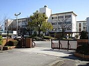 岩崎中学校【小牧市の公立中学校。パークアリーナ小牧が近くスポーツ施設が身近にある環境です。学校HPでは行事や学校生活の様子に加え年間予定表も掲載されており、学校の動きが分かりやすい点も魅力です。】…