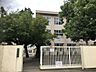 周辺：布袋中学校【住宅地が広がる落ち着いた環境に位置し、周辺には布袋小学校などの教育施設も点在する立地。地域の小学校からの進学が多く、地域に見守られながら安心して通学できる公立中学校です。】 1230m