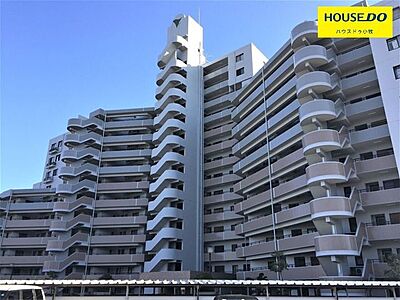 外観：【7階建て4階部分】古知野南小学校まで徒歩4分と通学時間が短くなることで、子どもたちの負担も軽減♪さらにドラックストアまで徒歩3分など、子育て世帯にとって嬉しい住環境が整っています！