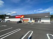 ツルハドラッグ南国岡豊店 1400m