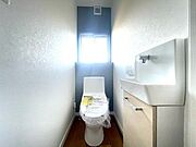 1階トイレです。独立手洗い器です♪★佐古小学校校区★