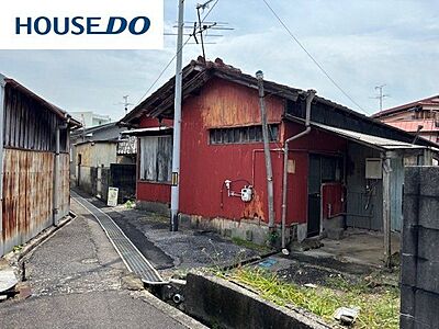 外観:【解体更地渡し】南国市シンボルロードから徒歩1分(約80m)の売土地です。周辺はドラッグストア、スーパー、コンビニ、銀行など生活に便利、住宅街なので落ち着きも兼ね備えた嬉しい立地です。 外観:【解体更地渡し】南国市シンボルロードから徒歩1分(約80m)の売土地です。周辺はドラッグストア、スーパー、コンビニ、銀行など生活に便利、住宅街なので落ち着きも兼ね備えた嬉しい立地です。