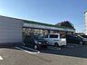 周辺：ファミリーマート比島町三丁目店 950m