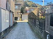 南側道路を東から撮影
