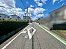 外観：前面道路含む現地写真