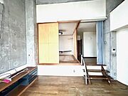 リビングから1段あがって和室がございます♪