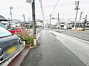 東側道路を南から北に向かって撮影しました