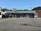 ファミリーマート高知瀬戸店 850m