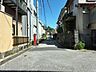 外観：北側道路 西から東方向