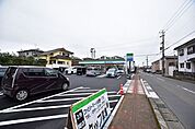 【ファミリーマート吉野一丁目店】鹿児島市吉野1丁目にあるコンビニです駐車場有り 700m