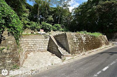外観:南西向き【敷地面積160.18m2(48.45坪)】建築条件なし! 外観:南西向き【敷地面積160.18m2(48.45坪)】建築条件なし!