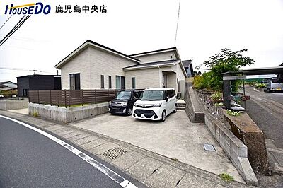 外観:南向き道路【敷地面積204.93m2(61.99坪)】駐車2台分! 外観:南向き道路【敷地面積204.93m2(61.99坪)】駐車2台分!