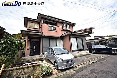 外観：南向き道路【敷地面積158.00m2(47.79坪)】駐車2台分！室内のご見学可能です♪