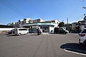 ファミリーマート紫原2丁目店【ファミリーマート紫原二丁目店】は、鹿児島市紫原2-42-1に位置する紫原交番前交差点近くのコンビニエンスストアです。駐車場有、店内には鹿児島銀行のATMがあります…