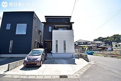 外観:北西角地【敷地面積115.75m2(35.01坪)】駐車3台分! 外観:北西角地【敷地面積115.75m2(35.01坪)】駐車3台分!