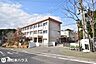 周辺：松元小学校【鹿児島市立松元小学校】は、上谷口町に位置する1876年創立の小学校です。令和3年度の生徒数は442人で、19クラスあります。校訓は「やさしく　かしこく　たくましく」です。 2200m