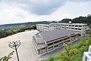広木小学校【鹿児島市立広木小学校】は、広木1丁目に位置する1965年創立の小学校です。令和4年度の生徒数は674人で、30クラスあります。校訓は「つよく　かしこく　心豊かな子」です。 1400m