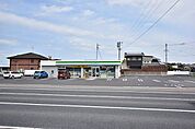 ファミリーマート春山町店【ファミリーマート春山町店】鹿児島市春山町にあるコンビニです。サービス・設備　駐車場、鹿児島銀行ATM、Famiポート、コピー・FAX、Wi-Fi、たばこ、お酒 1220m