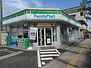 【ファミリーマート紫原中学校前店】鹿児島市紫原6丁目にあるコンビニです。サービス・設備　駐車場、イートインスペース、鹿児島銀行ATM、コピー、FAX、Wi-Fi、たばこ、お酒 660m