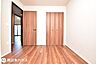 洋室：【洋室】5帖の洋室です！各部屋にクローゼットがあり、お部屋を広くお使い頂けます♪