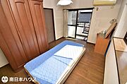 【洋室】2階6帖の洋室です！2面に窓があり通風良好♪