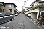 【前面道路】西向きの前面道路です！交通量の少ない静かな住環境です♪紫原小学校まで徒歩3分！