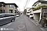 外観：【前面道路】西向きの前面道路です！交通量の少ない静かな住環境です♪紫原小学校まで徒歩3分！