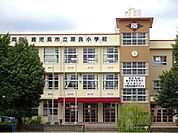 原良小学校【鹿児島市立原良小学校】は、原良2丁目に位置する1954年創立の小学校です。令和3年度の生徒数は782人で、30クラスあります。 1050m