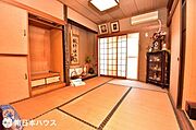 【和室】玄関横の6帖和室です！