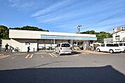 【ローソン田上インター店】鹿児島市田上7丁目にあるコンビニです。設備・サービス　駐車場あり、ATM、お酒、たばこ、マルチコピー機、イートイン、Wi-Fi等 180m