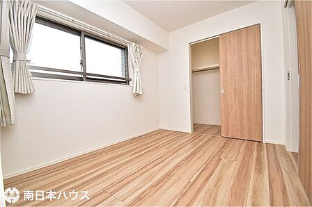 【洋室】6帖の洋室です!ウォークインクローゼット付きのお部屋です♪