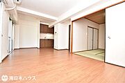 【リビング】12.8帖のリビングです！令和7年5月にクロス交換してあります♪