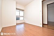 【洋室】5帖の洋室です！2025年にクロス交換してあります♪
