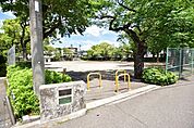 【草牟田公園】鹿児島市草牟田1丁目にある公園です。遊具、トイレ、広場あり 480m