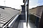 【バルコニー】南向きのバルコニーです！日当たり良好で洗濯物もよく乾きそうです♪