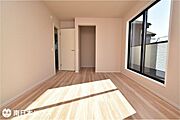 【洋室】7.5帖の洋室です！ウォークインクローゼットも備えているのお部屋で寝室にも最適です♪