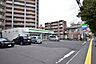 周辺：【ファミリーマート郡元一丁目店】鹿児島市郡元1丁目にあるコンビニです。設備・サービス　駐車場有り、ATM、マルチコピー機、照明写真、フリーWi-Fi、たばこ、お酒 30m